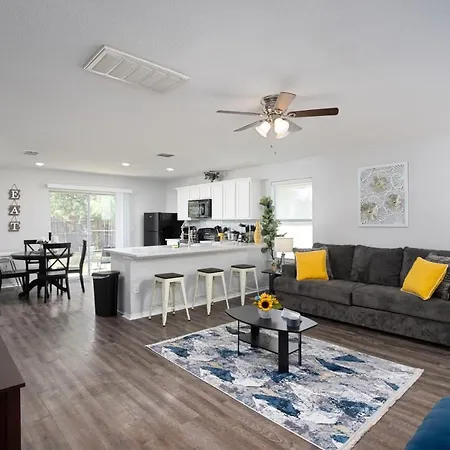 Villa Cozy 4/3 Entire House *Lackland Afb* Seaworld*